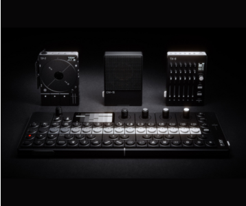 Teenage Engineering Field System Black 全黑震撼登場：TP‑7、TX‑6、CM‑15 一次黑化，口袋錄音室更有型